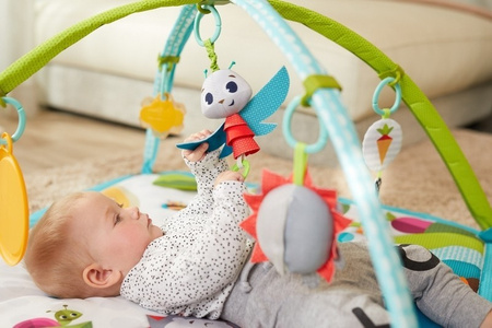 Tiny Love Gimnastyka - mata edukacyjna z pałąkami - Zabawa na łące Słoneczny Dzień