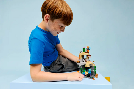 Lego 21587 Minecraft Loch zombie