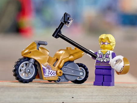 Selfie na motocyklu kaskaderskim Lego 60309