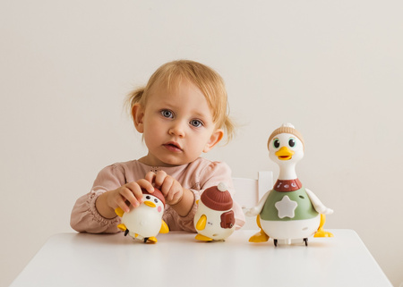 Dumel Discovery Kaczka Monika z maluchami PL