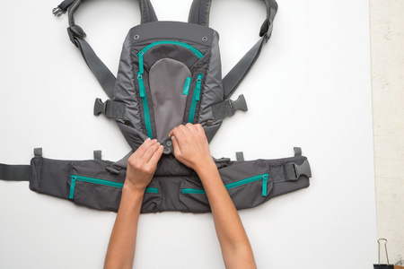 Infantino Nosidełko 4w1 z kieszeniami 5333