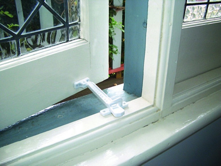 Dreambaby Zabezpieczenie okien przed otwieraniem