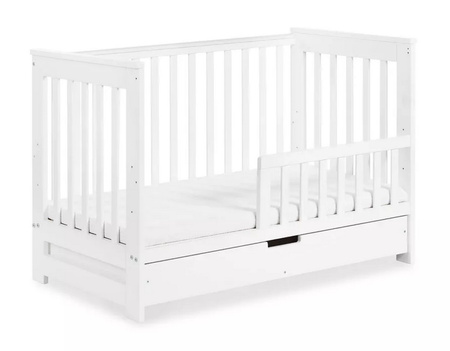 Klupś Łóżeczko IWO z szufladą i barierką ochronną białe
