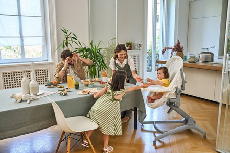 Chicco Baby Hug Pro 5w1 White Cream