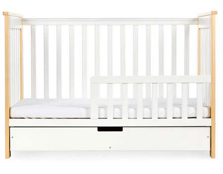 Klupś Łóżeczko IWO z szufladą i barierką ochronną białe-sosna