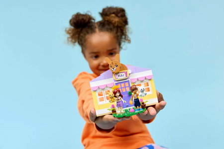 Lego 42679 Friends Hotel dla królików w mieście Heartlake