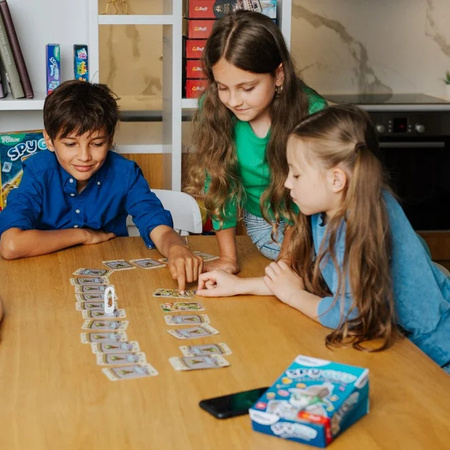 Trefl Gra karciana Spy Guy