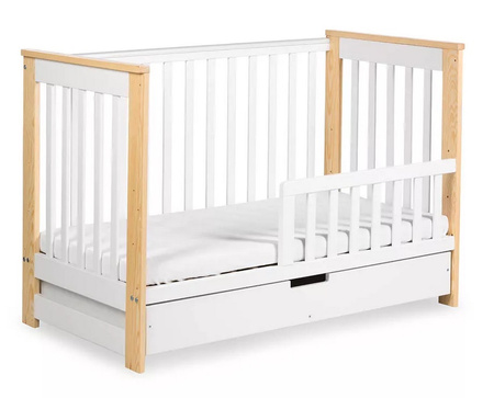 Klupś Łóżeczko IWO z szufladą i barierką ochronną białe-sosna