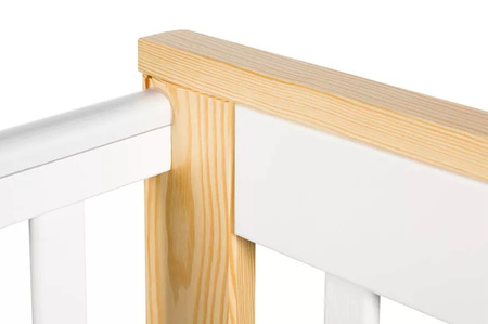 Klupś Łóżeczko IWO z szufladą i barierką ochronną białe-sosna