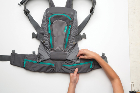 Infantino Nosidełko 4w1 z kieszeniami 5333