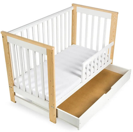 Klupś Łóżeczko IWO z szufladą i barierką ochronną białe-sosna